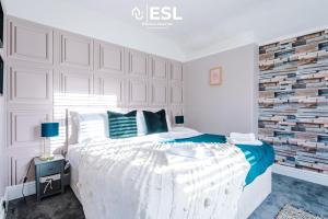 Stylish 3 Bedroom Townhouse close to Chester City Centre - Ideal for Families, Groups and Contractors