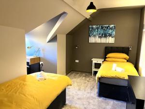 University Duplex • Sleeps 6