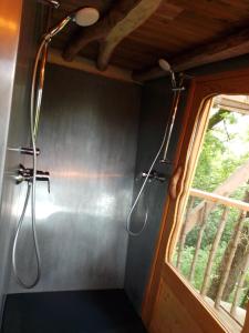 Chalets Cabane perchee - Les Cabanes de Fallot - sauna bain-froid piscine : photos des chambres