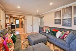 Quiet Commack Cottage with Pool, 8 Mi to Beach! - West Babylon