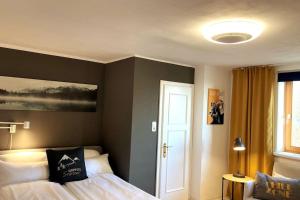 Appartment BERGE byTILLY - Ruhiges Waldrand-Refugium mit Balkon, Gartenblick & Nähe zum Wörthersee