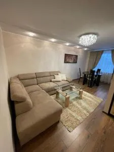 Dviejų kambarių butas - Vertymy