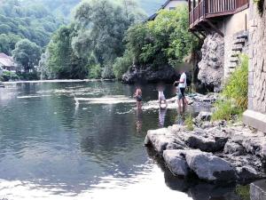 Maisons de vacances Vue imprenable sur la riviere. : photos des chambres