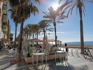 Estupendo piso renovado a 30 metros de la playa