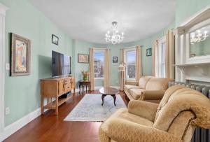 Bright & Spacious 2Br apartment, mins from Downtown Boston, parking