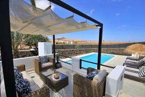 No 2. Stunning 4-Bedroom Villa with Large Pool