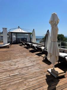 Deluxe Apartments Приморско