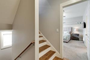 The Celebrity - Free Parking, Central, Vanderbilt