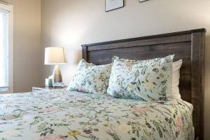 The Celebrity - Free Parking, Central, Vanderbilt