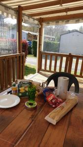 Campings MH 6-8p - tt equipe - WIFI inclus - camping 4e bord de lac : photos des chambres