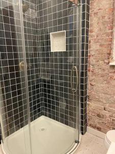 Brick Street Apartment-Studio Suite