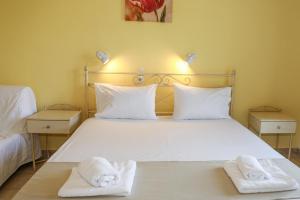 Triple Room room in Takis Studios