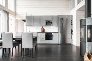 Guestly Homes - Seaside Stay with Sauna