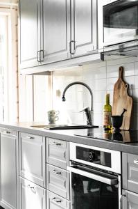 Guestly Homes - Seaside Stay with Sauna