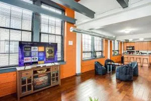 Centric Modern Loft w/ King Beds & Smart GameTable - Rochester