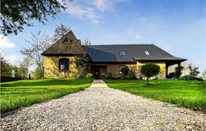 Maisons de vacances Awesome home in Bray-ls-Mareuil with 5 Bedrooms : photos des chambres