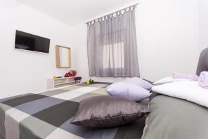 Family-friendly apartments with swimming pool Trogir - 20379