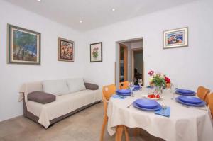 Apartments by the sea Trogir - 20307