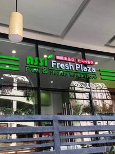 Robles’ Unit at 81 Newport Boulevard