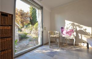 2 Bedroom Cozy Apartment In La Gaude