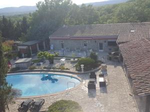 Appartements Mas de la berlusiere gite chambres d hotes en ardeche du sud : photos des chambres