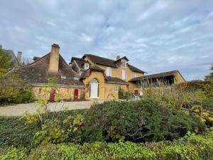 Hotels Domaine d'Essendieras : Appartement avec Terrasse