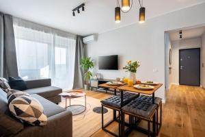 Amazing Views 2BR Bright Flat - Charming Balcony