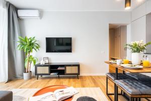 Amazing Views 2BR Bright Flat - Charming Balcony