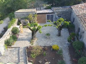 Appartements Mas de la berlusiere gite chambres d hotes en ardeche du sud : photos des chambres