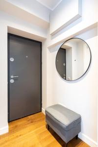 Stunning Views 2BR Midtown Flat - Charming Balcony