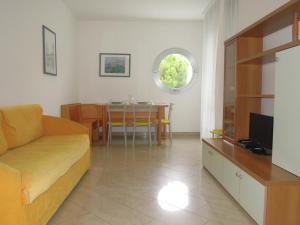 Bright flat near the beach-Beahost