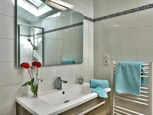 Maisons de vacances Inviting holiday home in Huelgoat with terrace : photos des chambres