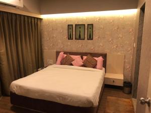 WEEKEND ADDRESS by Guest Pals