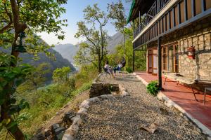 Neemranas Glasshouse on the Ganges