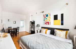 Superior Metro Centrum Apartment by BookingHost