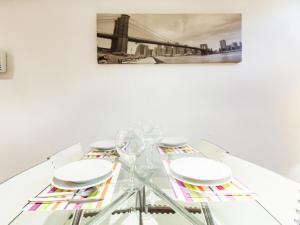 Two-Bedroom Duplex - Carrer Trànsits 6 room in Total Valencia (Leisure & Culture)