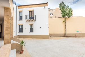 Deluxe Double or Twin Room with Balcony