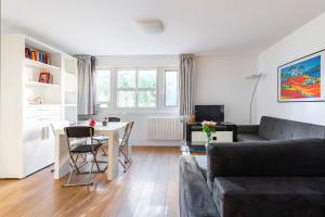 Nice Flat 5 min walking from the sea