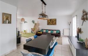 Maisons de vacances Amazing home in Saint-Martin-la-Garenn with WiFi and 4 Bedrooms : photos des chambres