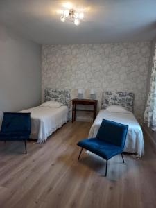 B&B / Chambres d'hotes L'Eglantyne : Chambre Familiale