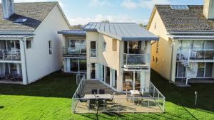 Lakeside family friendly property CW99