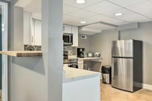 1,000-Sq-Ft Studio in Macon with Home Theater