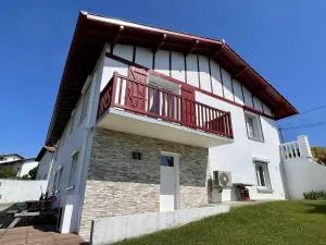 Maison T3 à Ustaritz avec Terrasse et Parking - FR-1-495-7 - Ustaritz