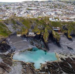 Paramount Apartments Ilfracombe, arty seaside holiday apartments