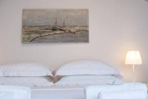 Newly Renovated 1730s Venetian Loft (01) !