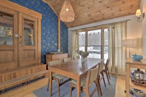 Upscale Montgomery Cabin, Near Jay Peak Resort!