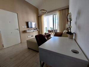 Unique Pool & Golf view retreat 1BR in Hard Rock