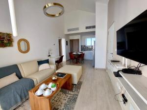 Unique Pool & Golf view retreat 1BR in Hard Rock