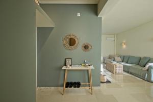 LucyZen! Stylish Apt, Athenian Riviera, near beach