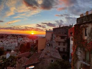 Maison de village Haut-de-Cagnes avec vue mer